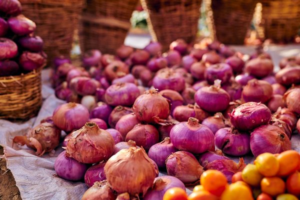 Hoe kunnen minimalistische ontwerpen de keukenruimte optimaliseren?